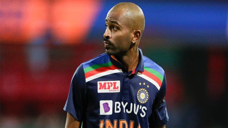 <p>হার্দিক পান্ডিয়া-<br />
টেস্ট সিরিজে দলে থাকলেও, প্রথম একাদশে জায়গা হয়নি হার্দিক পান্ডিয়ার। তবে টি২০ সিরিজে তার জায়গা পাকা। টি২০-তে হার্দিকের বিধ্বংসী ব্য়াটিং ভারতীয় দলের কাছে বড় অস্ত্র।<br />
</p>
