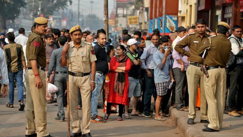 भारत में अपराधों का हाल...
अपराधों के मामले में भारत का नंबर 68 है। यहां क्राइम इंडेक्स प्वाइंट 43.32 है, जबकि सेफ्टी इंडेक्स प्वाइंट 56.68 है।
(फोटो क्रेडिट राइटर्स)