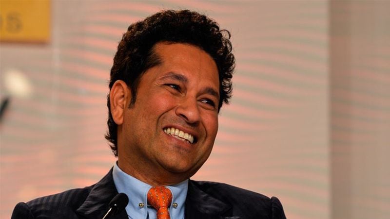 अक्सर हमने देखा है कि लोग टैक्ट डिडक्शन से बचने के लिए अपनी आय छुपाते हैं या फिर उसे किसी और तरीके से पेश करते है। जिससे की टैक्स में छूट मिल जाए। कुछ ऐसा ही वाक्या हुआ था दिग्गज खिलाड़ी सचिन तेंदुलकर के साथ। 