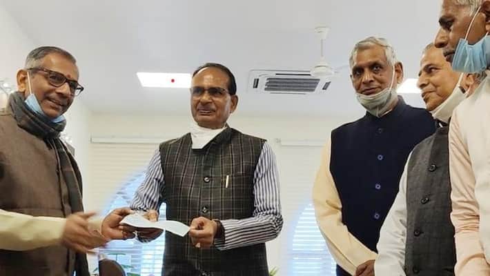 ayodhya ram mandir donation cm shivraj gave a check of 1 lakh rupees kpr ayodhya ram mandir donation cm shivraj gave a check of 1 lakh rupees kpr