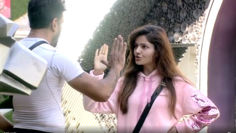 इसके बाद एजाज और रुबीना में काफी तीखी बहस होती है और एजाज, रुबीना को हाई फाइव देते हुए हथेली पर टच कर देते हैं। इसे लेकर रुबीना भड़क जाती हैं और कहती हैं कि आज के बाद बिना परमिशन के मुझे टच मत करना। 