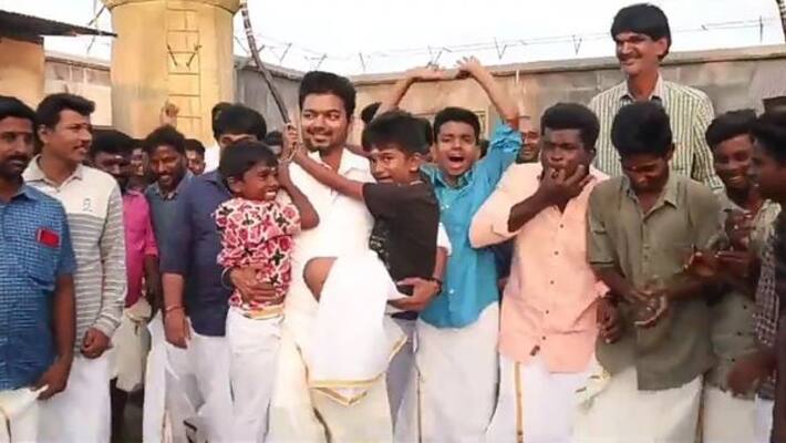 Pongal Special Thalapathy vijay Celebrate pongal with Master Team video going viral Pongal Special Thalapathy vijay Celebrate pongal with Master Team video going viral