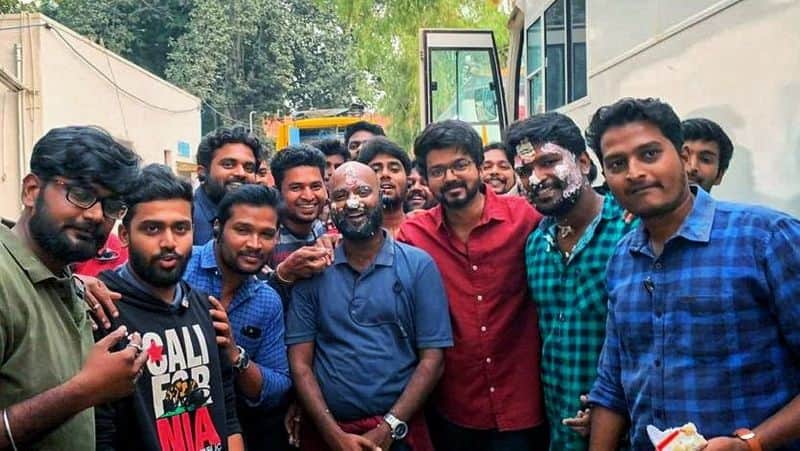 Pongal Special Thalapathy vijay Celebrate pongal with Master Team video going viral