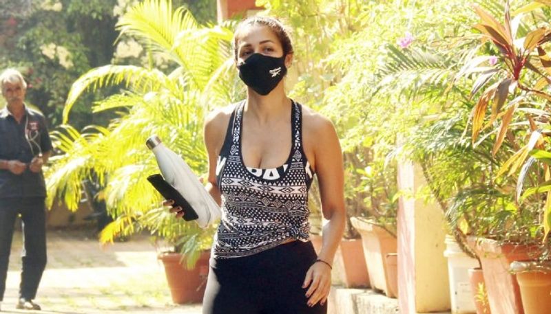 "So what's the big deal?" and "These people are bitching Malaika and praising Jennifer Lopez and Jennifer Aniston!! Hypocrisy is at its height (sic). While other lent their supportive words, some did not think twice before bullying the actress for something that is so natural and organic.
