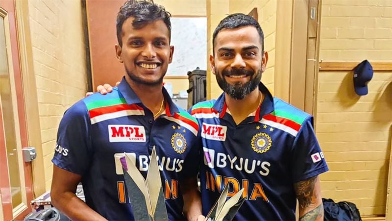ওয়ান ডে ও টি ২০ সিরিজে দুরন্ত বোলিং করার সৌজন্য দীর্ঘায়িত হয় নটরাজনের অজি সফর। যার ফলে নেট বোলার হিসেবে ফের তাকে টেস্ট দলের সঙ্গেও রেখে দেওয়া হয়।