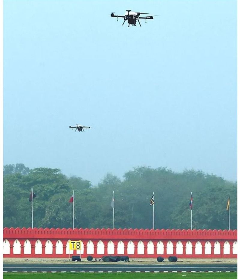 যুদ্ধের যেকোনও চ্যালেঞ্জ মোকিবালিয় ভারত আগামী দিনের জন্য প্রস্তুত বলে জানিয়েছেন সেনা প্রধান এমএম নারাভানে। আর সেক্ষেত্রে ভারত চাইছে স্বাবলম্বী হতে। সেই কারণে ইতিমধ্যেই কেন্দ্রীয় সরকার ৩২ হাজার কোটি টাকার একটি চুক্তি করেছে বলেও জানিয়েছেন তিনি।