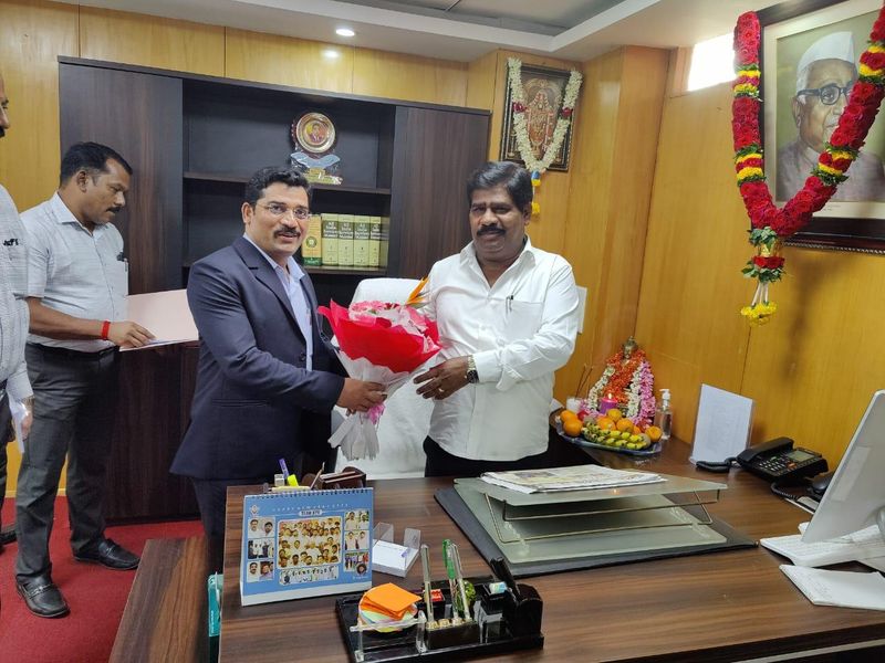 ಸಿಎಂ ಕೊಟ್ಟ ಭರವಸೆಯಂತೆ ಸಚಿವ ಸ್ಥಾನಕ್ಕೆ ರಾಜೀನಾಮೆ ನೀಡಿದ್ದ ಎಚ್. ನಾಗೇಶ್ ಅವರಿಗೆ ಸಂಪುಟ ದರ್ಜೆ ಸ್ಥಾನಮಾನ ಸಿಕ್ಕಿದೆ.
