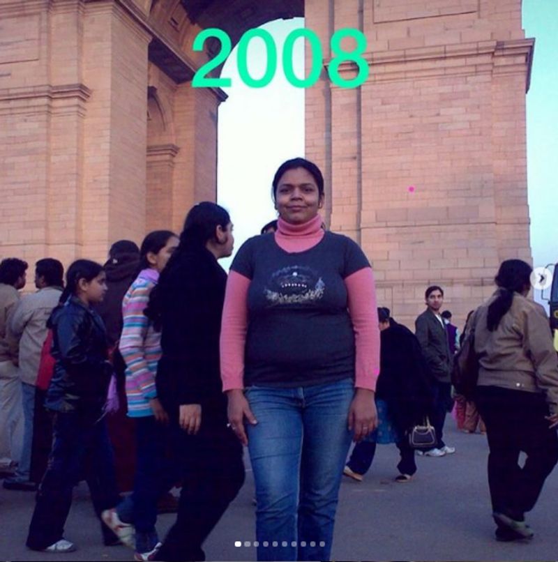 अपने इंस्टाग्राम पर उन्होंने साल 2008 की फोटो साझा की थी जिसमें वो काफी हेल्दी दिख रही हैं। पर उनकी आज की तस्वीरों के अलग जलवे हैं। वो फिट हैं और अन्य महिलाओं को भी फिटनेस और वेटलॉस के टिप्स दे रही हैं। इतना ही नहीं तूलिका वेट लॉस के लिए बाजार में मौैजूद स्टॉरॉयड या महंगे प्रॉडक्ट को दरकिनार कर घरेलू किचन चीजों से वजन घटाने पर जोर देती हैं।

