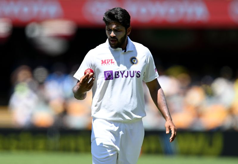 ఇప్పుడు భారత జట్టుకి ఉన్న ఒకే ఒక్క స్వింగ్ అస్త్రం శార్దూల్ ఠాకూర్. కనీసం అతన్ని అయినా కరెక్టుగా వాడుకోవాలి. ఇంగ్లాండ్తో టెస్టు సిరీస్కి అతనికి అవకాశం ఇవ్వాలి...