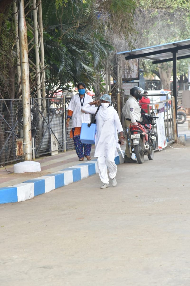 తెలంగాణలో కరోనా వ్యాక్సినేషన్ ప్రారంభం