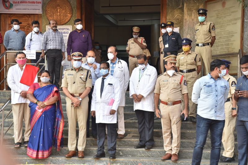 గాంధీ హాస్పిటల్ లో కరోనా వ్యాక్సినేషన్ ప్రక్రియ ప్రారంభం...