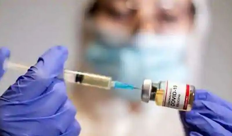 ये इन्फ्लेमेशन काफी समय तक रह सकता है। साधारण शब्दों में इसका मतलब समझाया जाए तो इस कंडीशन में वैक्सीन ठीक तरह से अपना काम नहीं कर पाती है। एक्सपर्ट्स के हवाले से कहा जा रहा है कि अल्ट्रा प्रोसेस्ड फूड, हाई शुगर और फैट की ज्यादा मात्रा मोटापा बढ़ने के लिए जिम्मेदार होती है।' 