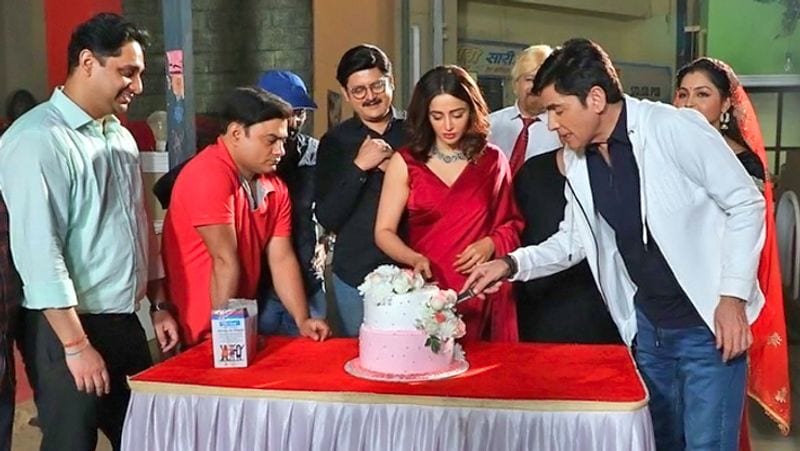 नेहा ने मराठी की आखिरी हिट फिल्म नाना पाटेकर के साथ की थी, जिसका नाम 'नटसम्राट' था। साउथ और मराठी मूवीज में काम करने के बाद उन्होंने सीधे टेलीविजन की तरफ रुख किया। इसके बारे में वो कहती हैं- 'मुझे हिंदी फिल्मो में अच्छे रोल और मौके नहीं मिले, इसलिए नहीं किया और फिर जब ‘मे आई कम इन मैडम’ शो मिला तो हां कर दिया।'
