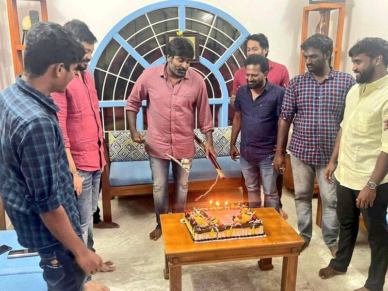 vijay sethupathi apologises for using a sword to cut birthday cake