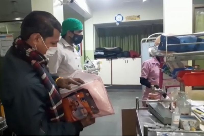 मीडिया रिपोर्ट्स के मुताबिक ऑपरेशन के बाद भी सुखराम यादव की मौत हो गई। वहीं, मृतक के पिता ने घटना के संबंध में माधव नगर थाने में तहरीर दी है।
