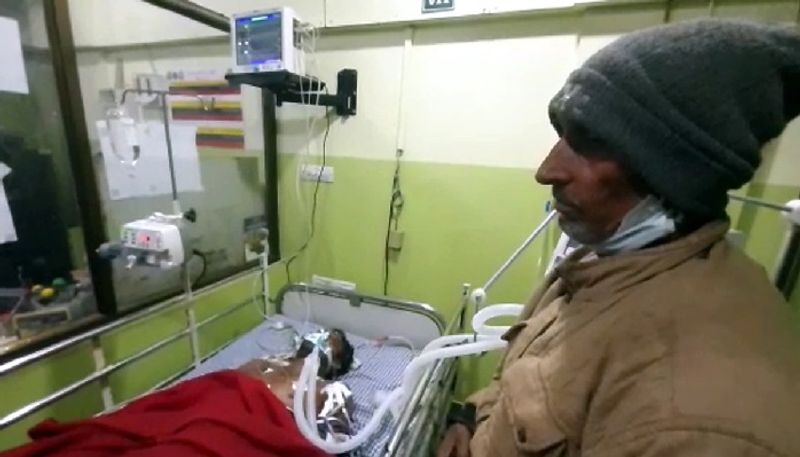 सुखराम का पेट हवा से फुल गया, जिसके बाद उसकी तबियत खराब हो गई। आनन-फानन में उसे स्थानीय चिकित्सालय ले जाया गया।

