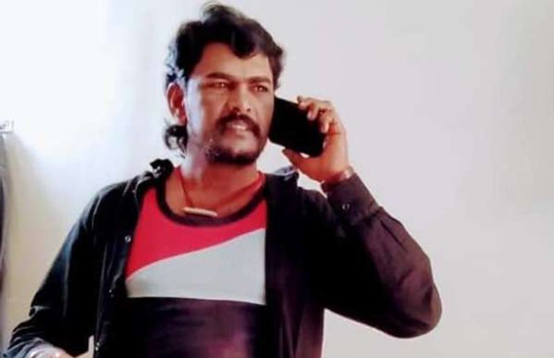 தேனி அருகே உள்ள சீவலம்பட்டி என்ற ஊரைச் சேர்ந்தவர். இவருடைய இயற்பெயர் ராம்சந்த். சினிமாவுக்காக தேனி பாலா என்று மாற்றிக் கொண்டார். தொடக்கத்தில் இயக்குனர் கலைப்புலி சேகரனிடம் உதவியாளராகப் பணியாற்றினார்.