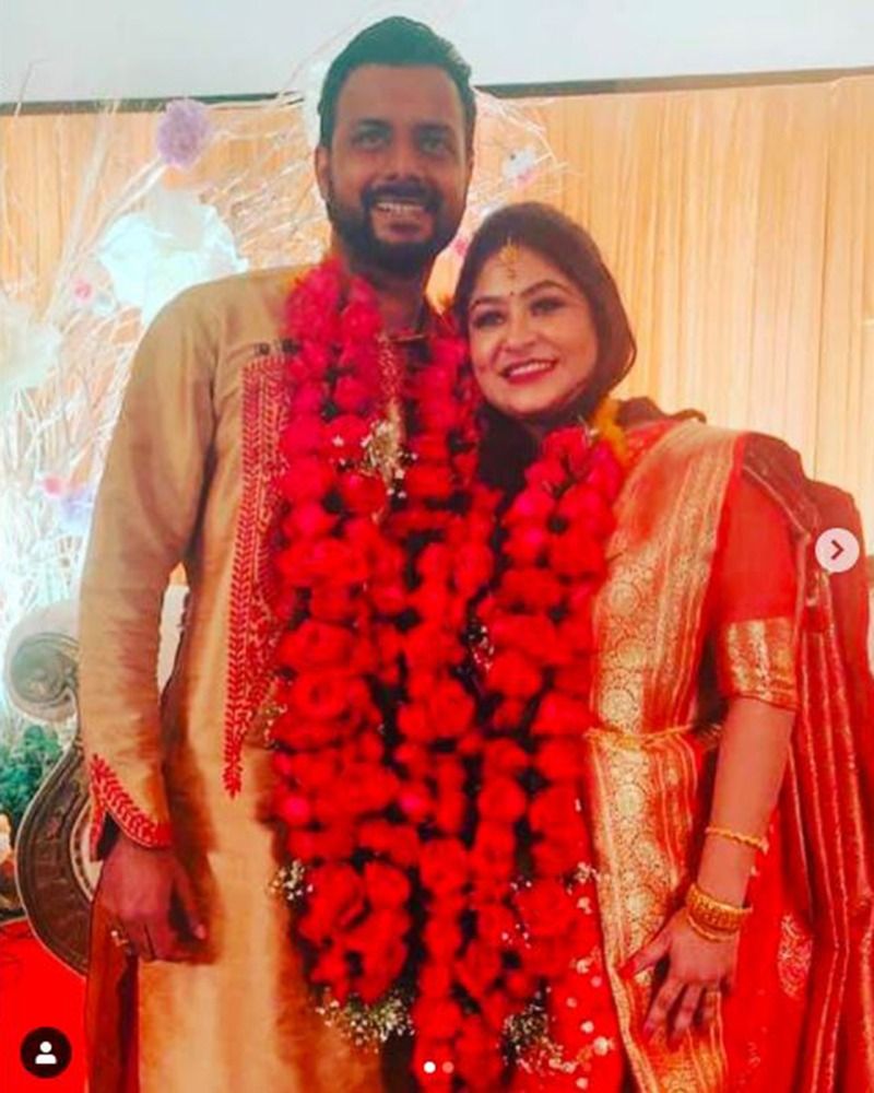 সেই হার্টথ্রবই এবার বিয়ের বন্ধনে আবদ্ধ হলেন। বহু বছরের সম্পর্ক এবার পেল নতুন পরিচয়।