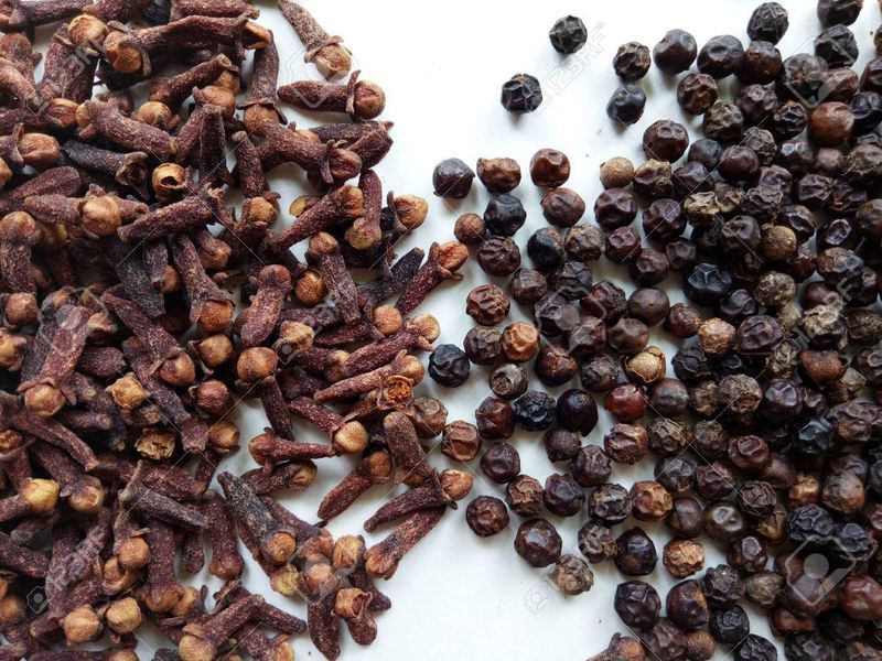 Drink this black pepper and clove detox water to aid weight loss journey