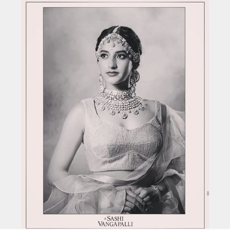 ఇలా మల్టీటాలెంటెడ్గా రాణిస్తూ ఆకట్టుకోవడంతోపాటూ తన గ్లామర్ సైడ్ కూడా చూపిస్తుంది.