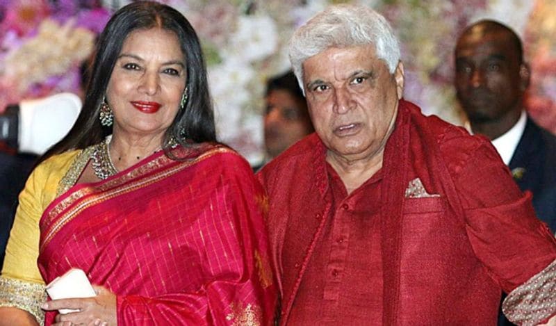 शबाना की मां बिल्कुल भी नहीं चाहती थीं कि उनकी बेटी की शादी किसी शादीशुदा शख्स से हो, लेकिन शबाना जावेद के प्यार में पड़ चुकी थीं, उन्होंने अपनी मां और पिता से मिन्नतें की थीं, जिसके बाद 1978 में जावेद ने पहली पत्नी हनी ईरानी से तलाक ले लिया।

