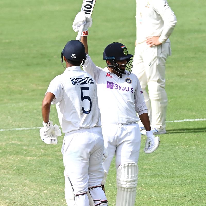సుందర్, శార్దూల్ ఠాకూర్ ఇద్దరూ బౌలింగ్లో మూడేసి వికెట్లు తీసి, బ్యాటింగ్లో హాఫ్ సెంచరీలు నమోదుచేశారు. ఆస్ట్రేలియాలో ఈ ఫీట్ సాధించడం ఇదే తొలిసారి.