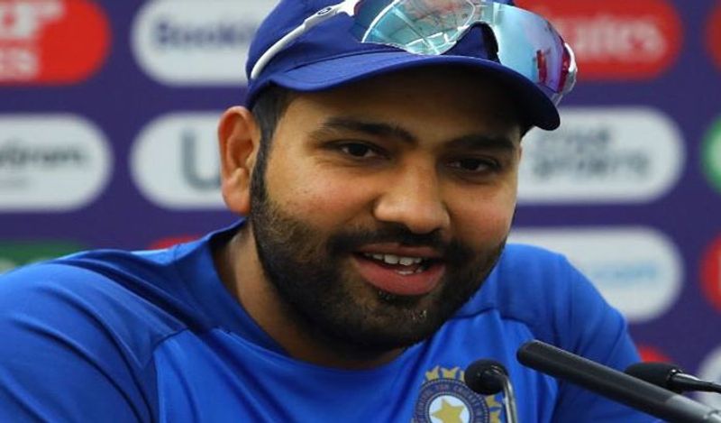 రైతుల సంక్షేమం కోసం ఓ విప్లవంలా తయారుచేసిన చట్టానికి రైతులు ఎందుకు వ్యతిరేకంగా ఉద్యమం చేస్తారు. ఇక్కడ రచ్చ చేస్తున్న వారంతా టెర్రరిస్టులు... అది చెప్పడానికి ఇంత భయపడతారెందుకు’ అంటూ ట్వీట్ చేసింది కంగనా.