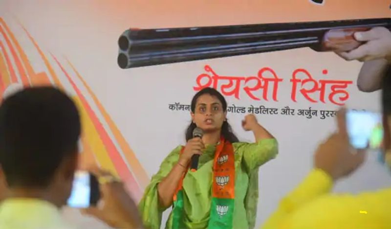 जमुई से विधायक बनी अर्जुन पुरस्कार से सम्मानित श्रेयसी सिंह ने कहती हैं मैं शूटिंग नहीं छोड़ेंगी, क्योंकि उन्होंने बहुत मेहनत से इस मुकाम को हासिल किया है। लेकिन, अब राजनीति उनका पहला प्यार होगी। उन्होंने कहा कि जमुई की जनता ने उनपर विश्वास कर उन्हें विधानसभा भेजा है। इसलिए उनकी पहली प्राथमिकता अब राजनीति है।
