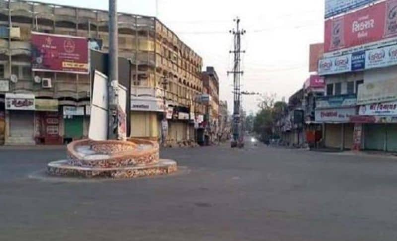 पुराने भोपाल के थाना हनुमानगंज, टीलाजमालपुरा एवं गौतम नगर क्षेत्र में कर्फ्यू लगाया गया है। इसके अलावा, भोपाल शहर के 11 थाना क्षेत्रों-शाहजहानाबाद, छोला मंदिर, निशातपुरा, तलैया, मंगलवारा, अशोका गार्डन, ऐशबाग, जहांगीराबाद, स्टेशन बजरिया, बैरसिया और नजीराबाद में धारा-144 लगाई गई है।
