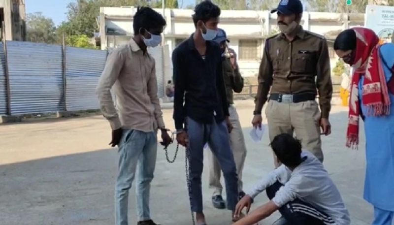 मृतक के साले बबलू नागले ने पुलिस को शिकायत किया कि उनकी रोज श्रीराम से बात होती थी, लेकिन इस समय नहीं हो रही है। जिसके बाद पुलिस मौके पर पहुंची तो झोपड़ी के पीछे से शव बरामद किया। 