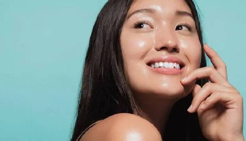 Raw milk for skin: Raw milk acts as an excellent skin toner and moisturizer. It can be used in winters to make your skin soft and supple. Using it regularly on your face and skin may make it glow. Make sure you add more raw milk into your skin care routine.