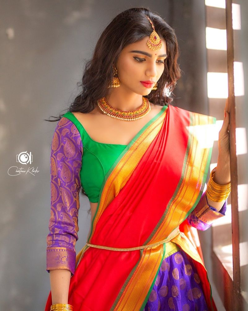 ఇక జబర్ధస్త్ వేదికపై అయితే స్పెషల్ అట్రాక్షన్ గా వర్ష-ఇమ్మానియేల్ జోడీ నిలుస్తున్నారు. ఈ బ్లాక్ అండ్ వైట్ జోడీ ప్రేక్షకులకు మంచి వినోదం పంచుతున్నారు.