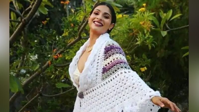 बात तनीषा के करियर की करें तो उन्होंने हिंदी के अलावा तमिल और तेलुगु फिल्मों में भी काम किया है, लेकिन वह लोगों के दिलों में जगह बनाने में सफल नहीं हो पाईं। तनीषा ने नील एन निक्की, सरकार, टैंगो चार्ली, वन टू थ्री, सरकार राज जैसी फिल्मों में काम किया। 