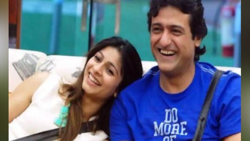 तनीषा ने बिग बॉस के सीजन 7 में पार्टिसिपेट किया था। उस दौरान तनीषा, अरमान कोहली के साथ अपने अफेयर को लेकर काफी विवादों में रही थी। इतना ही नहीं जब घरवालों को यह बात पता चली थी तो वे भी नाराज हुए थे। वैसे, 42 साल की तनीषा अभी भी कुंवारी ही है। 