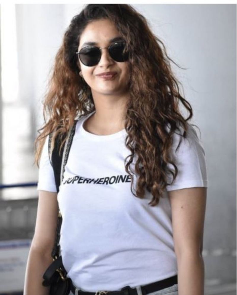 முன்னணி நடிகைகள் பட்டியலில் இருக்கும் இவரது... கால் ஷீட்டுக்கு பல நடிகர்கள் வெயிட்டிங். எனினும் அம்மணி நயன்தாரா பாணியில்... கதைக்கும் கதாபாத்திரத்துக்கும் முக்கியத்துவம் உள்ள கதைகளை தேடி பிடித்து நடித்து வருகிறார்.