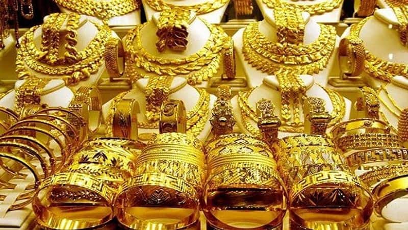 gold price falls straight 2nd day: check price in chennai