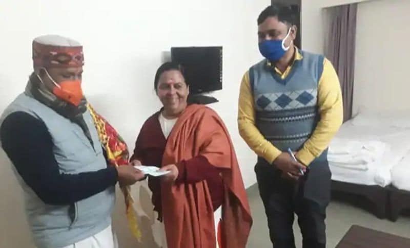 पूर्व केंद्रीय मंत्री और मध्य प्रदेश की पूर्व मुख्यमंत्री साध्वी उमा भारती की पहचान ही हिंदूबादी नेता के तौर पर होती है। उनकी पूरी राजनीति राम मंदिर के इर्द-गिर्द रही है। उन्होंने राम भी इस अभियान में एक लाख रुपये का दान दिया है।