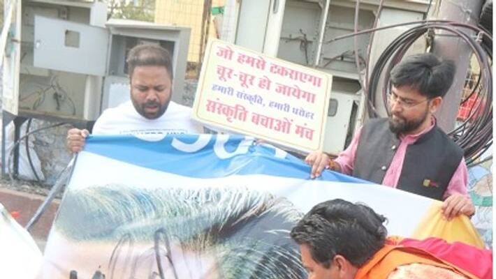 Uproar over Tandava from UP to Mumbai: BJP leader's sarcasm over Saif Ali's picture, said - Hit the shoes asa Uproar over Tandava from UP to Mumbai: BJP leader's sarcasm over Saif Ali's picture, said - Hit the shoes asa