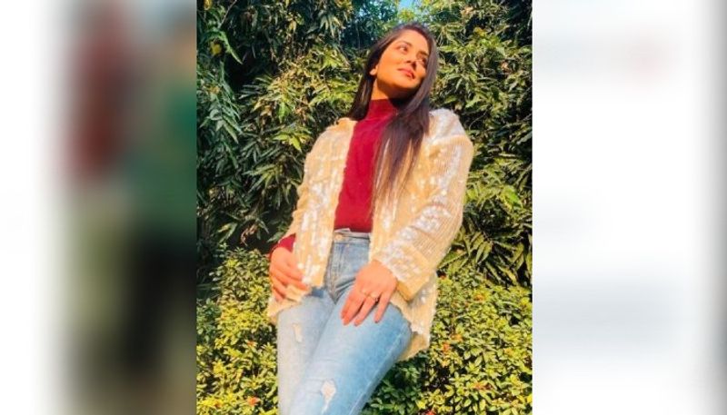 এবার ট্রেন্ডের সঙ্গে পা মিলিয়ে শেয়ার করলেন একটি পোস্ট। হলিউডের হরর সিরিজ 'নান'র কথা কমবেশি সকলেই জানে।