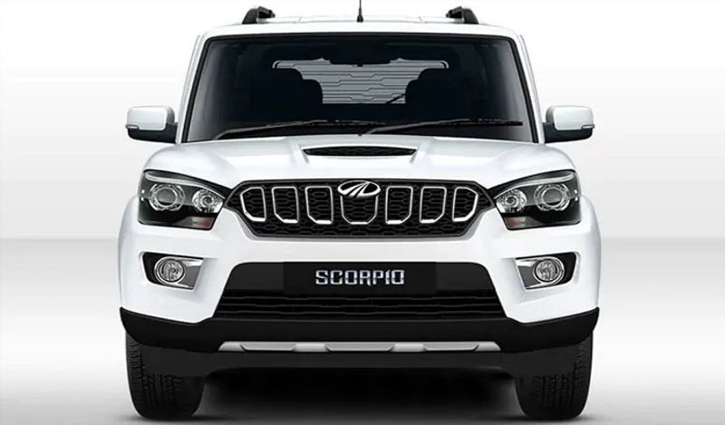 महिंद्रा SUV में आपको 3 लाख 6 हजार का बेनिफिट मिलेगा। जबकि BS6 अल्टुरास G4 पर कैश 2 लाख 20 हजार की छूट है। साथ ही इसपर एक्सचेंज ऑफर के तहत 50 हजार का डिस्काउंट भी दिया जाएगा। अगर कॉर्पोरेट डिस्काउंट को मिला दें, तो आपको इन दोनों गाड़ियों में 16 और 20 हजार का अतिरिक्त डिस्काउंट मिलेगा।
