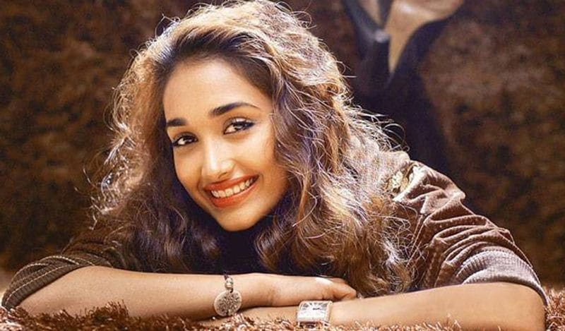 In the video we saw of late actor Jiah Khan’s sister alleging that Bollywood director Sajid Khan sexually harassed Jiah, had gone viral on social media. 