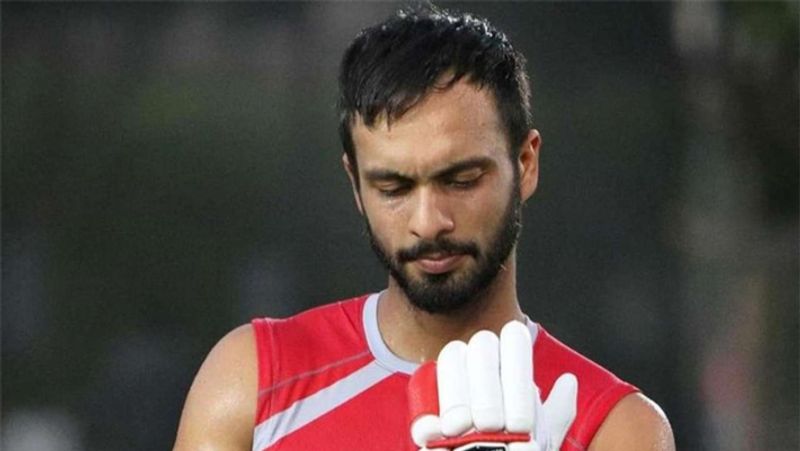 बेटी के जन्म के बाद एक तरफ जहां भारतीय टीम के कप्तान विराट कोहली अपने परिवार के पास है, तो वहीं, कुछ खिलाड़ी ऐसे भी हैं, जो बायो-बबल के चलते पिता बनने के बाद भी अपने बच्चे को मिलने नहीं जा सकते हैं। उन्हीं में से एक है आईपीएल स्टार मनदीप सिंह।