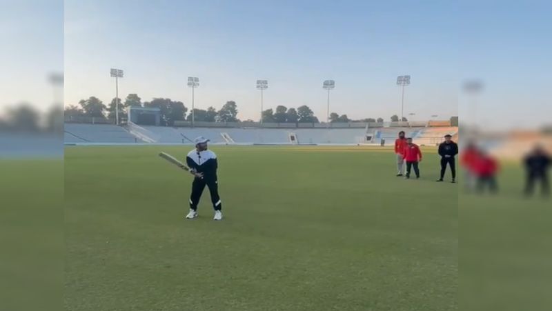सय्यैद मुश्ताक अली ट्रॉफी 2021 में पंजाब की तरफ से खेल रहे मनदीप सिंह के घर हाल ही में बेटे का जन्म हुआ है। उन्हें खुद सोशल मीडिया के जरिए अपने पिता बनने की जानकारी दी।