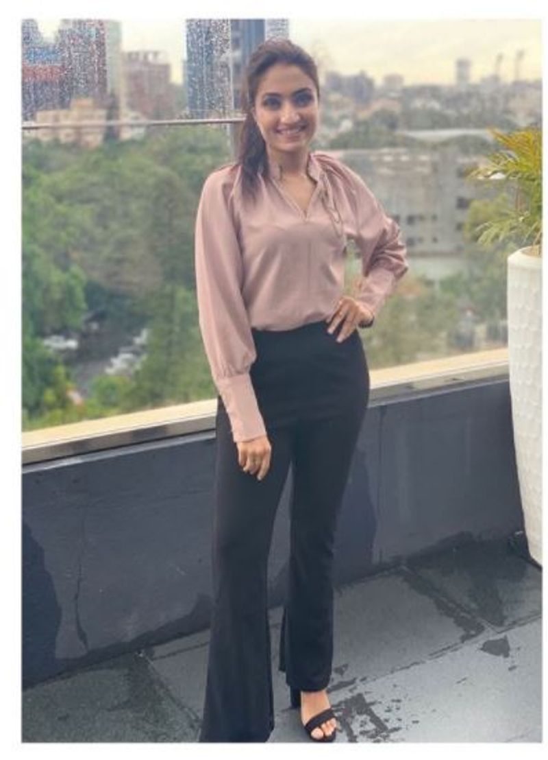 ಗುಳಿಕೆನ್ನೆ ಚೆಲುವೆ ವೈಷ್ಣವಿ ಮದುವೆ ಆಗಬೇಕು ಎಂದರೆ ಸಾಕು ಹುಡುಗರು ಸಾಲು ಸಾಲಾಗಿ ಬಂದು ನಿಲ್ಲುತ್ತಾರೆ.