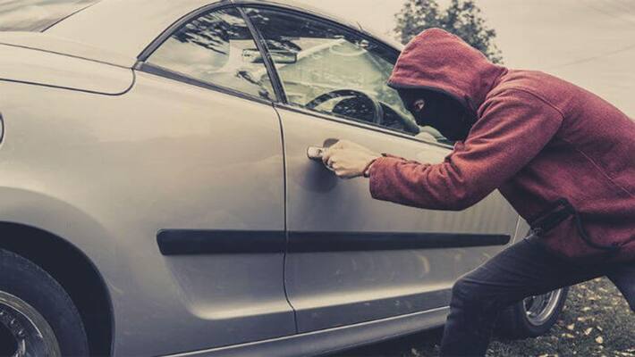 Rs 25 lakhs theift from a realtors car in hanamkonda, warangal Rs 25 lakhs theift from a realtors car in hanamkonda, warangal