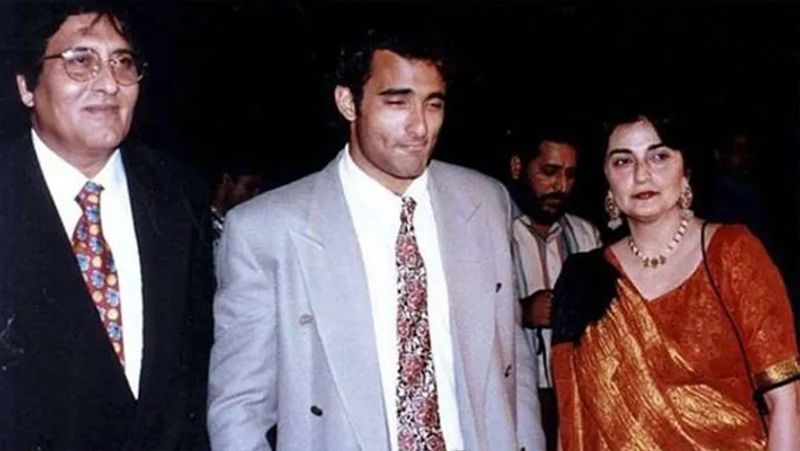 अक्षय खन्ना ने इंटरव्यू के दौरान बताया था- संन्यास जीवन की दिशा बदल देने वाला फैसला होता है। मेरे पापा को जब लगा की उन्हें यह करना चाहिए तो उन्होंने यह किया। जब मैं पांच साल का था तब मैं यह बात नहीं समझ सकता था लेकिन अब मैं यह बात समझ सकता हूं।