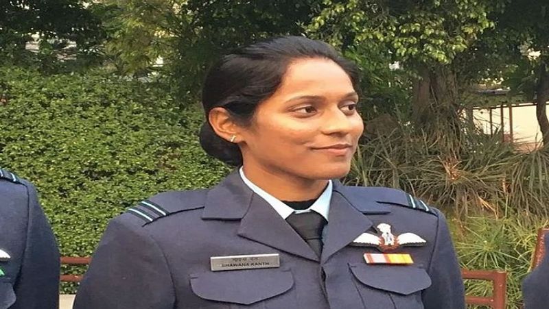 भावना कंठ बिहार के बेगूसराय जिले की रहने वाली हैं। ये तीन महिला फाइटर पायलट्स के पहले बैच में शामिल थीं। भावना कंठ ने अपने बैच की दूसरी महिला फाइटर पायलट के साथ साल 2016 में इंडियन एयरफोर्स में अपनी सेवा की शुरुआत की।