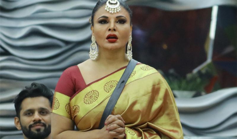 অভিনব শুক্লাকে মন দিয়ে বসেছেন রাখি সাওয়ান্ত। এদিকে বিগ বসের ঘরেই উপস্থিত রয়েছেন অভিনবের স্ত্রী রুবিনা।