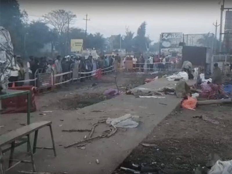 The truck, which was sleeping on the platform, killed 13 people at the scene. Tragedy in Gujarat