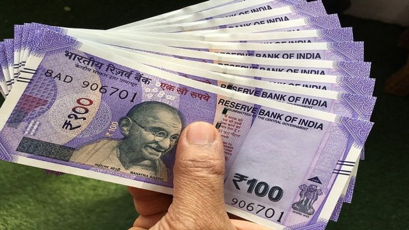 पीपीएफ (PPF) केंद्र सरकार की योजना है। इसमें बेहतर रिटर्न तो मिलता ही है, साथ ही किसी तरह कोई जोखिम नहीं होता। पीपीएफ अकाउंट में एक वित्तीय वर्ष में अधिकतम 1.5 लाख रुपए का निवेश किया जा सकता है। (फाइल फोटो)